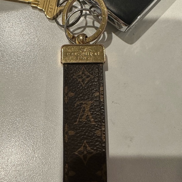 Authentic LV DRAGONNE KEY HOLDER - Picture 4 of 7